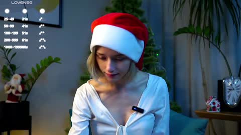 Snapshot of taitehambelton chatting on December 2024 01:31:02 AM Mia online show from December 2024 01:31:02 AM
