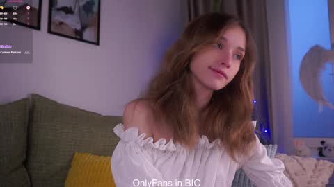 Mia online show from December 2025 02:38:01 AM