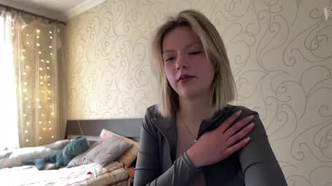 Mia online show from April 2026 04:11:01 PM