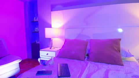 Tamy  online show from September 2025 02:39:02 PM