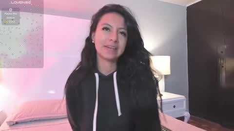 Tamy  online show from December 2025 12:58:02 PM