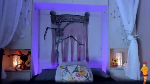 Tami online show from October 2025 08:20:02 PM