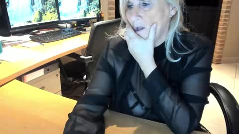 Snapshot of tammy4camfun chatting on December 2024 06:52:02 PM Tammy online show from December 2024 06:52:02 PM