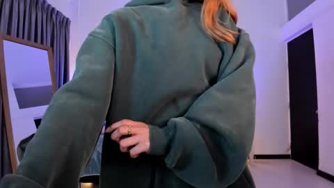 Tamy  online show from December 2025 08:27:01 PM