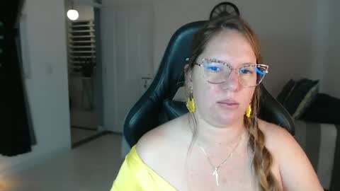 Snapshot of tamy_shine87 chatting on February 2026 01:37:02 AM Im Samy online show from February 2026 01:37:02 AM