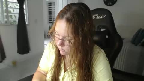 Snapshot of tamy_shine87 chatting on February 2026 07:04:01 PM Im Samy online show from February 2026 07:04:01 PM