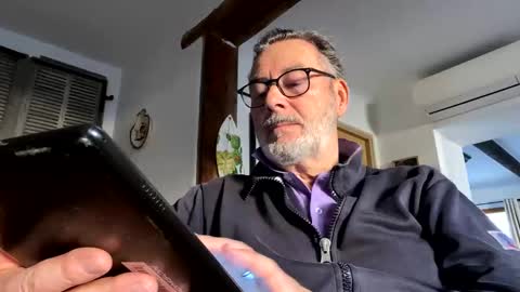 Dominique online show from January 2025 10:37:02 AM