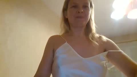 Snapshot of tanystar chatting on December 2025 09:43:02 PM tanystar online show from December 2025 09:43:02 PM