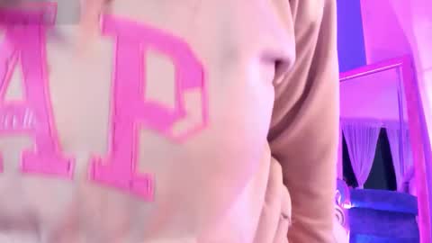 Snapshot of tarataylorr chatting on November 2025 02:22:01 AM Tara online show from November 2025 02:22:01 AM