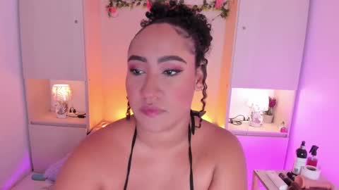 Snapshot of tarawiilson_ chatting on September 2025 04:12:02 AM T A R A online show from September 2025 04:12:02 AM