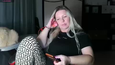 Tasha  Moon online show from October 2025 05:09:02 PM