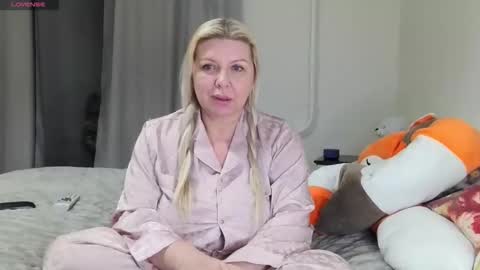 Tasha  Moon online show from December 2025 08:02:02 PM