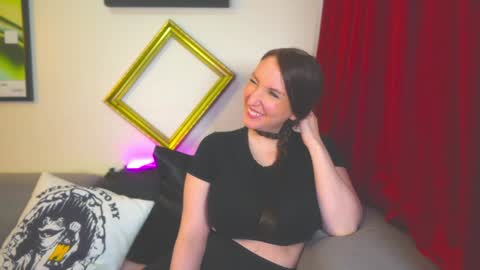 Snapshot of task_manager chatting on November 2025 03:01:01 PM Vivian Clark online show from November 2025 03:01:01 PM