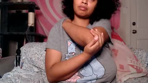 Snapshot of tasteekitty chatting on November 2025 09:00:02 AM Tastee Kitty online show from November 2025 09:00:02 AM