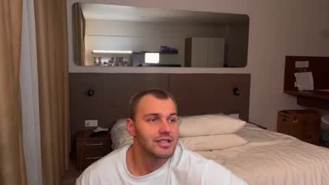 My shows 2100500 UTC3 online show from October 2025 04:53:01 AM