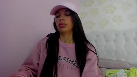 Snapshot of tatilarson chatting on October 2025 01:18:01 PM TATI online show from October 2025 01:18:01 PM