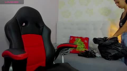 Snapshot of tatilarson chatting on December 2025 12:53:02 PM TATI online show from December 2025 12:53:02 PM