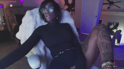 Snapshot of tatted_vixen chatting on February 2026 04:08:01 AM Tatted Queen online show from February 2026 04:08:01 AM