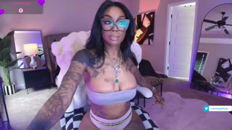 Snapshot of tatted_vixen chatting on March 2026 02:40:02 PM Tatted Queen online show from March 2026 02:40:02 PM
