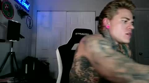 Snapshot of tatteddaddy9000 chatting on October 2025 01:01:02 AM D-Man online show from October 2025 01:01:02 AM