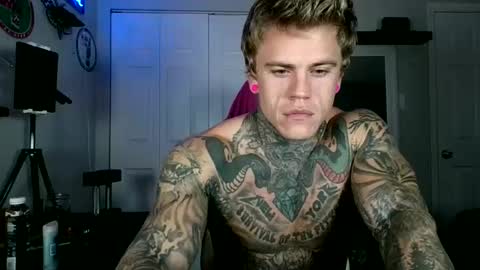 Snapshot of tatteddaddy9000 chatting on October 2025 05:04:01 AM D-Man online show from October 2025 05:04:01 AM