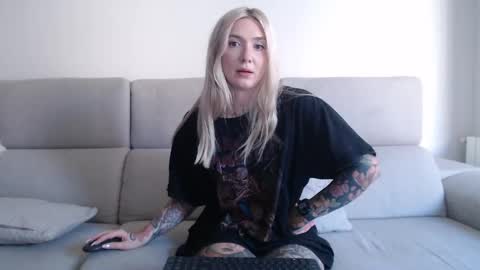 Snapshot of tattoobbgirl chatting on September 2025 11:31:02 AM tattoobbgirl online show from September 2025 11:31:02 AM