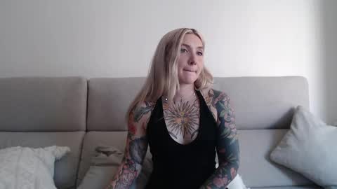 Snapshot of tattoobbgirl chatting on September 2025 02:40:01 PM tattoobbgirl online show from September 2025 02:40:01 PM