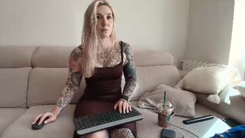 Snapshot of tattoobbgirl chatting on July 2026 03:34:02 PM tattoobbgirl online show from July 2026 03:34:02 PM