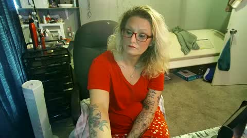 Snapshot of tattooeddirtyteacher chatting on February 2025 06:21:01 PM Lisa Lovely online show from February 2025 06:21:01 PM