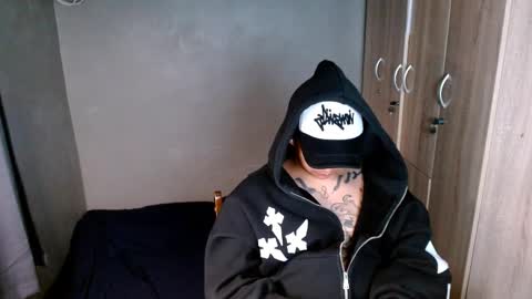 Snapshot of tattooguy1209 chatting on November 2025 05:19:02 AM zareen online show from November 2025 05:19:02 AM