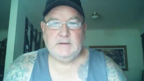 Snapshot of tattzsexy chatting on October 2025 10:43:02 PM tattzsexy online show from October 2025 10:43:02 PM