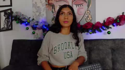 Snapshot of taty_miller chatting on December 2025 08:36:02 PM Taty Miller online show from December 2025 08:36:02 PM