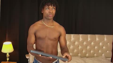 Snapshot of tau_montes chatting on February 2026 02:32:01 AM tau_montes online show from February 2026 02:32:01 AM