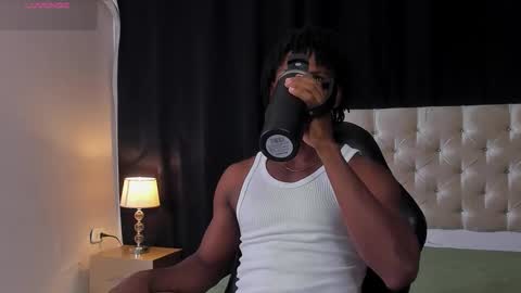 Snapshot of tau_montes chatting on March 2026 04:18:01 PM tau_montes online show from March 2026 04:18:01 PM