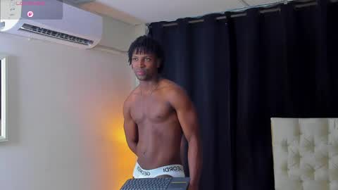 Snapshot of tau_montes chatting on April 2026 01:17:01 AM tau_montes online show from April 2026 01:17:01 AM