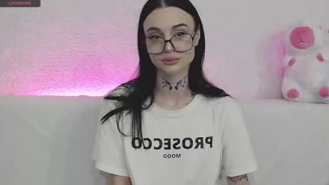 Taya online show from October 2025 05:02:02 PM