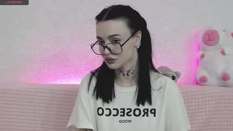 Taya online show from November 2025 06:01:01 PM