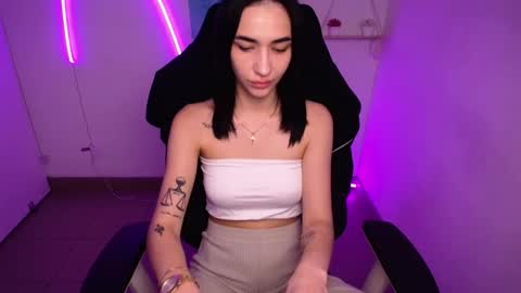 Tayla online show from November 2025 12:07:02 PM