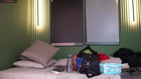 Teylor  Kim online show from October 2025 06:37:01 PM