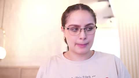 Teylor  Kim online show from November 2025 08:55:01 PM