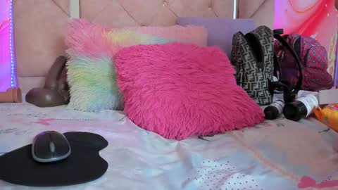 Sarah  online show from September 2025 06:40:01 PM