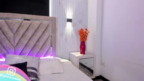 Taylor Harveey online show from December 2025 08:38:02 PM