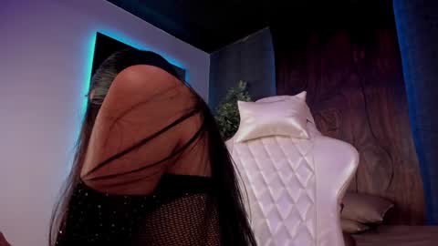 Snapshot of taylor_jonnees chatting on January 2025 07:15:01 PM Taylor Help me to get 100 thumbs up online show from January 2025 07:15:01 PM