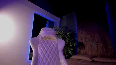 Snapshot of taylor_jonnees chatting on February 2025 04:26:01 PM Taylor Help me to get 100 thumbs up online show from February 2025 04:26:01 PM