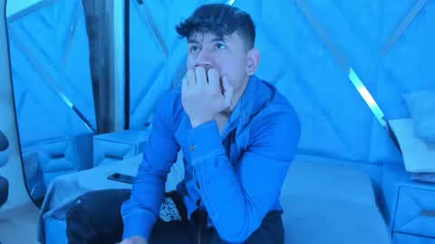 Snapshot of taylor_x19 chatting on October 2025 04:02:01 AM taylor 19 online show from October 2025 04:02:01 AM