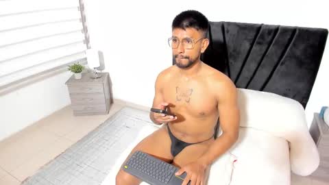 taylormaccurdy_ online show from October 2025 03:02:01 PM