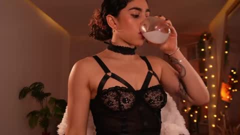 taylormichell online show from May 2026 06:34:02 PM