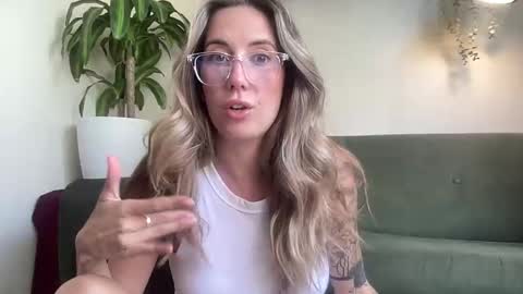 Taylor online show from October 2025 01:14:01 AM