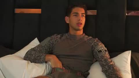 Snapshot of taylorsmiths_ chatting on December 2025 04:40:02 AM taylorsmiths_ online show from December 2025 04:40:02 AM