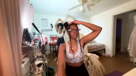 Snapshot of taylorsosweets chatting on August 2026 02:11:01 AM Taylor online show from August 2026 02:11:01 AM